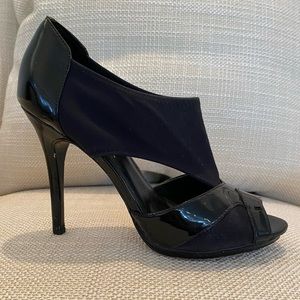 Donald Pliner Vintage Black Patent Heels with Knit Stretch / Open Toe / Size 8.5